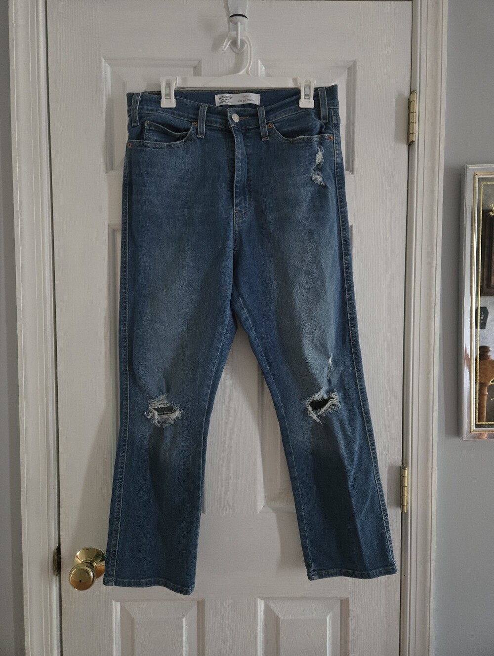 Signature Levi Strauss Womens Distressed Heritage High Rise Straight Leg 12 W31
